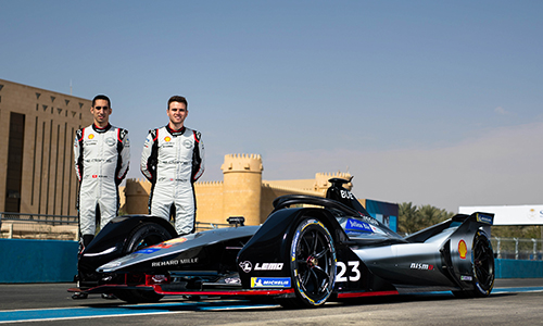 3-日產(chǎn)汽車e.dams車隊(duì)車手塞巴斯蒂安·布埃米（Sebastien Buemi）及奧利弗·羅蘭德(Oliver Rowland)首戰(zhàn)分獲第六、七名的好成績(jī)（文章內(nèi)）.jpg